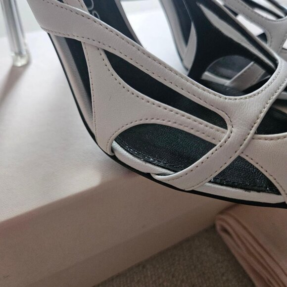 Sergio Rossi White Pumps - Twisted Cutout Design - Picture 4 of 9